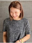切りっぱなしボブ　センターパート　丸みボブ　ハイライト　艶感