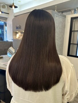 ヴィサージュバスク(VISAGE ba.s.k) ナチュラルに美しく。ツヤ重視の暗髪ロングヘア