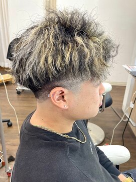 ヘアアンドビューティ ガーデン ベルモール店(HAIR AND BEAUTY GARDEN) メンズ波巻きスパイラルパーマシャドウパーマツイストパーマ緩め