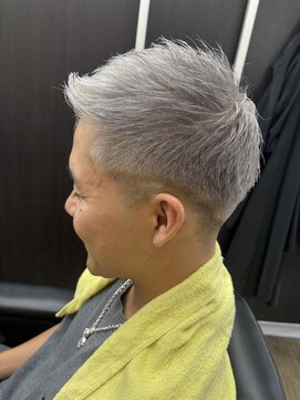 カットクラブ髪屋 ジャンキーズ(Junkey’s) ホワイトカラー