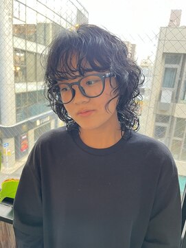 ビハインドザカーテン(BEHIND THE CURTAIN) マッシュウルフミディ×レイヤーミディ×暗髪パーマヘア