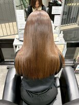 エミュ(emu)&nbsp;ビフォーアフターあり/髪質改善/ストレートヘア/ライトブラウン