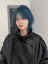 ノラ シンディ(NORA CYNDY) ターコイズブルー ブルーサファイア 水色カラー ハッシュカット
