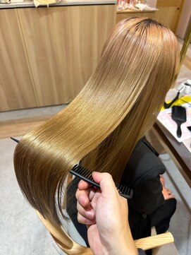 ベルタバイメルク(belta by merc.) 小顔髪質改善トリートメント