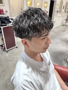 マカロンコワフュールドウシワカマル(macaron coiffure de ushiwakamaru)の写真/一人一人の骨格に合わせたカット&パーマで洒落男に！！