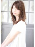 ヘルシーなミディアムヘア