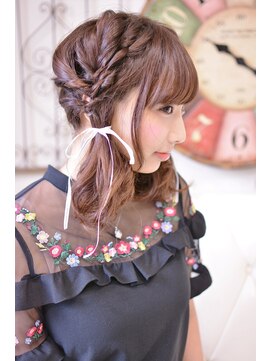 メイズ(MAZE) くるりんぱと三つ編みでつくるアレンジ【メイズ・鍛原志行】