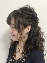 ディー エメ(D-aimer-)&nbsp;ねじりふんわりハーフ【ヘアセット】