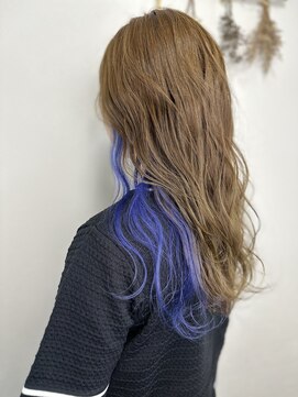 ジウ 上通り(JIU) 20代30代小顔ゆるふわロングインナーカラーネイビー