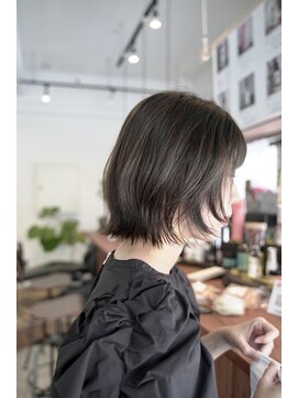 ルート(root) レイヤーボブ オリーブグレージュ 透明感カラー 顔周りレイヤー
