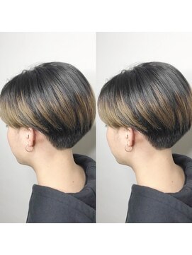 アボックス(abox) 前下がりセンターパート　大人ベージュ。