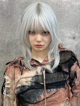 イル(iLe.) ブリーチ/クラゲヘアー/小顔/レイヤーカット/オリーブグレー