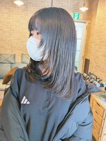 ジェナ(Jena) ミディアム/顔周りレイヤー/ブルーブラック/暗髪/横浜