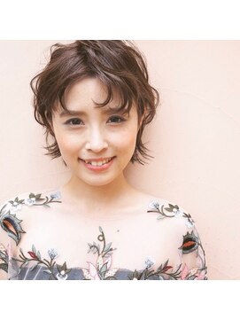 ベロニカ ヘアー(Beronica HAIR) 三日月ショート◆