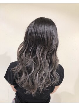 リー 枚方(Lee) 外国人風アッシュグラデーション