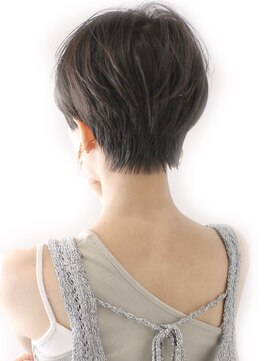 ロビー 表参道(ROBBY) 耳が見える大人ショート/前髪長め/表参道/30代40代50代