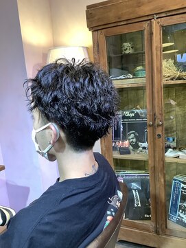 美容室 フィックス 【メンズ、スパイラルパーマ】