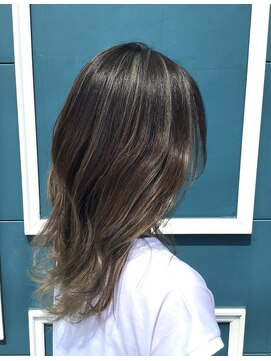 ヘアーアンドネイル ルシア(Hair&Nail Lucia) バレイヤージュアッシュグレー