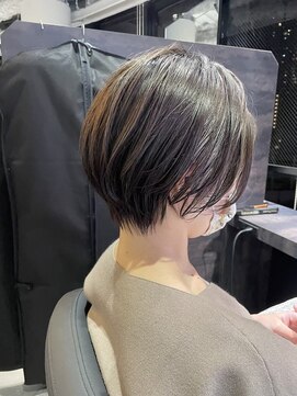 ジエクト アイロ(The Ect ilo) スッキリショートボブ　アッシュベージュ