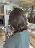 透け感やわらかくすみミントベージュレイヤーボブ
