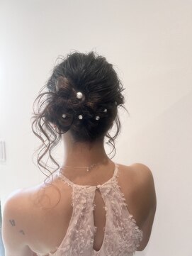 大人ゆるふわシニヨンアレンジ