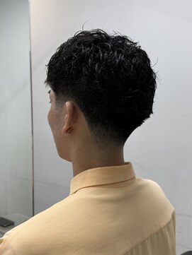 ジレス(Jiles) テーパーフェード/スパイキーショート/ピンパーマ/ショートヘア