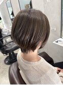 ショートボブ×オリーブベージュ