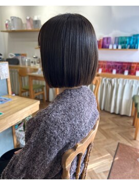 メルク ユニ(merc.uni) オリーブカラー×ボブ似合わせカット