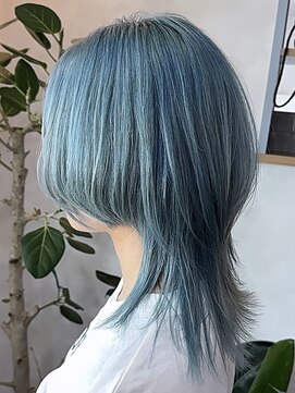 ルーチェ(Lu-che) 水色アッシュブルーデザインカラー/シャギーーカット