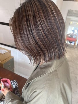 ヒュッゲプラス(hygge+) 立体感3Dカラー×ナチュラル外ハネボブ