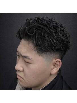 ウィスカーズ(Whiskers) スキンフェード×ラルフカール