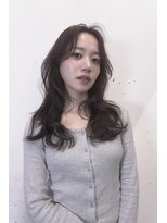 ピア ヤクイン(Pia Yakuin) 前髪無しレイヤーカット ロング 暖色系カラー