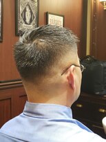 ブロートーキョーバーバーショップ 神田2nd(Bro Tokyo BARBERSHOP)&nbsp;ミドルスキンフェードカット　アップバングスタイル