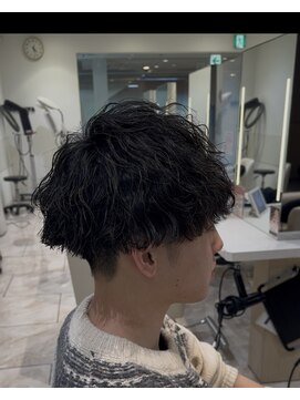 ケンジ 平塚 アネッタ(KENJE annetta) メンズ　メンズパーマ　フェザーパーマ　波巻パーマ　特殊パーマ
