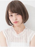 王道ヘルシーナチュラル内巻きストレートつや髪大人前下がりボブ