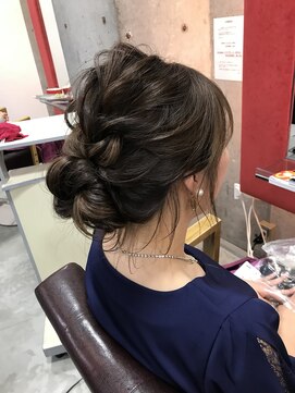 ジジデザイン(jiji DESIGN) ユルフワヘアアレンジ　jiji DESIGN 浜口勇太