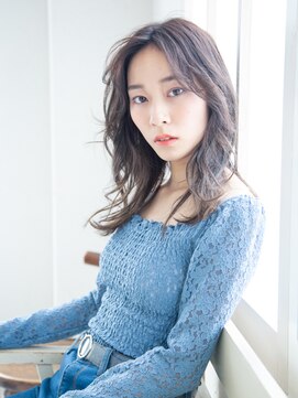 ヘアアンドリラクゼーション シャッセ(Hair&Relaxation SASE) センター分け軽ロング