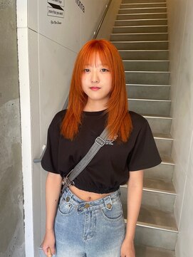 アイリー 名古屋(A/LEE) ミディアムレイヤー／オレンジヘア