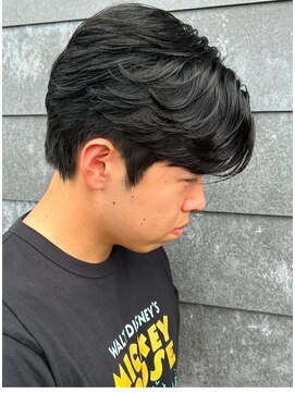 ヒュイル バイ ニアウ(Hwyl by Niau) メンズマッシュセンターパートスパイラルパーマニュアンスパーマ