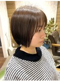 切りっぱなしあごラインボブ/軽め