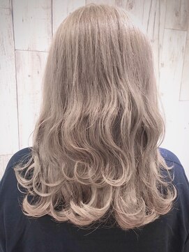 トムキャット(TOM CAT) 【新宿TOMCAT】波ウェーブ×ベージュ