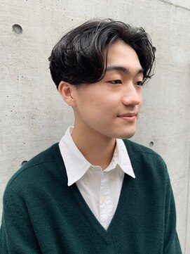 フィフス(fifth) ◇センターパート 黒髪 トランクスヘア ウェーブパーマ