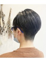 トマ(TOMA)&nbsp;女性の刈り上げショート