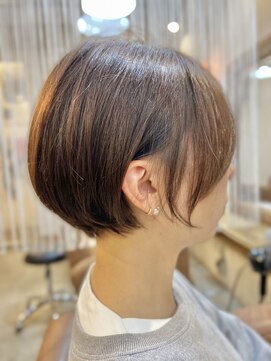 クオリア(QUALIA) 20代30代に人気☆大人可愛いひし形ハンサムショート 耳掛け/柏