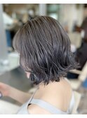 アッシュベージュカラー透明感切りっぱなしケアブリーチ外ハネ