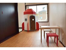 広々したキッズルームを完備しており、お子様連れでもOK！