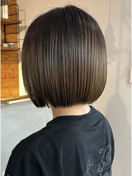 ビスクヘアデザイン(bisq hair design) ボブ　ミルクティーベージュ　艶髪　髪質改善カラー　ショート