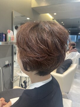 ヒスイバイケンジ(hisui by KENJE) ボリューム感のあるショートヘアスタイル♪