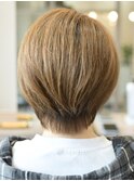 ハンサムショート/丸みを残したタイトなスタイル