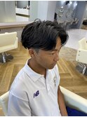 スーツ短髪ツーブロック束感黒髪シークレットパーマ流行